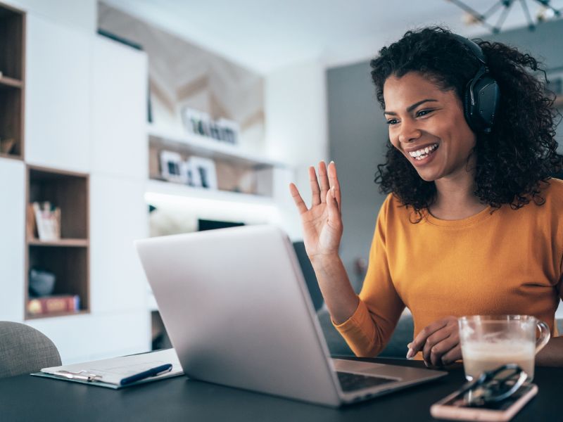 trabalho híbrido vantagens e desvantagens em casa